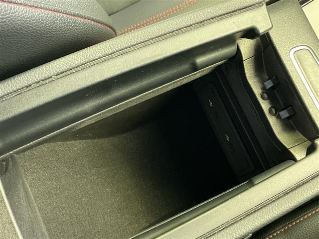 CLAクラス CLA200d 禁煙 純正ナビ パワーシート シートヒーター ブラインドスポットモニター レーンキープアシスト 衝突軽減ブレーキ オートマチックハイビーム レーダークルーズコントロール ETC2.0 バックカメラ(20枚目)