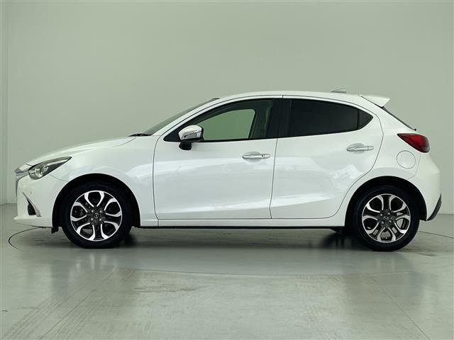 デミオ XDツーリング Lパッケージ マツダコネクトナビ CD DVD Bluetooth USB TV 衝突軽減ブレーキ 車線逸脱警報 誤発進抑制機能 ブラインドスポットミニター レーンキープアシスト バックカメラ オートライト(18枚目)