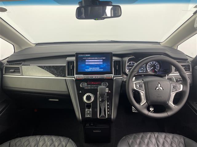 デリカＤ：５ ブラックエディション　登録済未使用車　アルパイン１１型ナビ　カープレイ　バックカメラ　ＨＤＭＩ　ＡＣ１００Ｖ　追従クルコン　ステアリングヒーター　前席シートヒーター　パドルシフト　本革シートパワーシート　ＢＴ　両側電動ドア（2枚目）