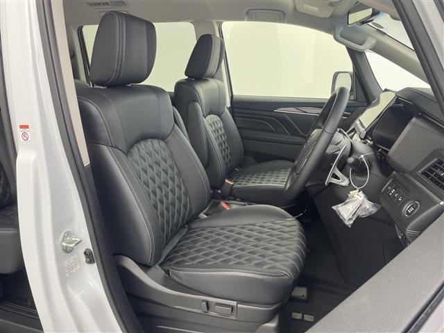 デリカＤ：５ ブラックエディション　登録済未使用車　アルパイン１１型ナビ　カープレイ　バックカメラ　ＨＤＭＩ　ＡＣ１００Ｖ　追従クルコン　ステアリングヒーター　前席シートヒーター　パドルシフト　本革シートパワーシート　ＢＴ　両側電動ドア（13枚目）