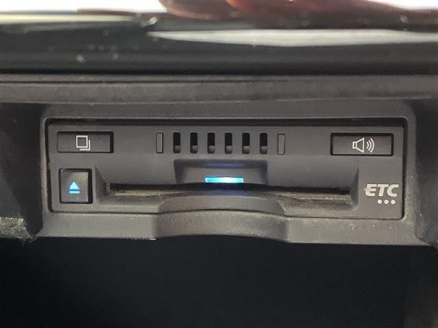 クラウンハイブリッド ＲＳアドバンス　禁煙　純正ナビ　全方位モニター　シートヒーター　ベンチレーション　ステアリングヒーター　衝突軽減ブレーキ　レーンキープアシスト　レーダークルーズコントロール　パワーシート　レザーシート　ＥＴＣ（8枚目）