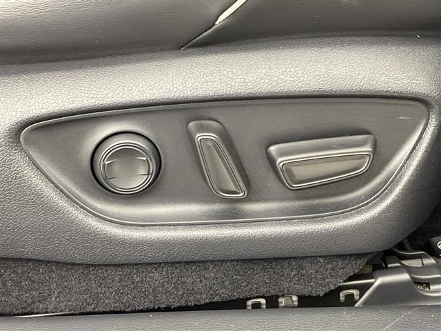 クラウンハイブリッド ＲＳアドバンス　禁煙　純正ナビ　全方位モニター　シートヒーター　ベンチレーション　ステアリングヒーター　衝突軽減ブレーキ　レーンキープアシスト　レーダークルーズコントロール　パワーシート　レザーシート　ＥＴＣ（12枚目）