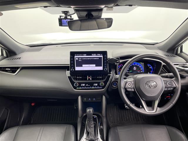 カローラクロス ハイブリッド　Ｚ　禁煙　全方位モニター　ガラスルーフ　レーダークルーズコントロール　シートヒーター　ＥＴＣ　ハーフレザーシート　衝突軽減ブレーキ　レーンキープアシスト　オートハイビーム　ブラインドスポットモニター（2枚目）