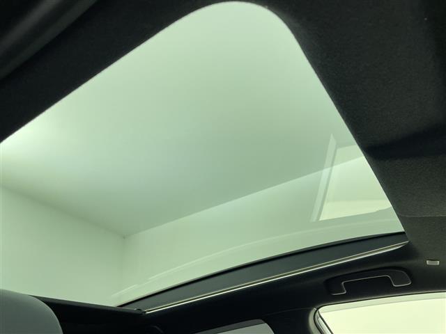 カローラクロス ハイブリッド　Ｚ　禁煙　全方位モニター　ガラスルーフ　レーダークルーズコントロール　シートヒーター　ＥＴＣ　ハーフレザーシート　衝突軽減ブレーキ　レーンキープアシスト　オートハイビーム　ブラインドスポットモニター（6枚目）