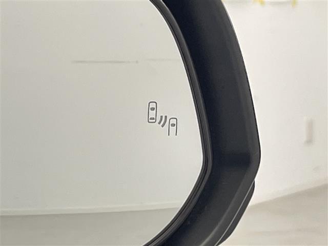 カローラクロス ハイブリッド　Ｚ　禁煙　全方位モニター　ガラスルーフ　レーダークルーズコントロール　シートヒーター　ＥＴＣ　ハーフレザーシート　衝突軽減ブレーキ　レーンキープアシスト　オートハイビーム　ブラインドスポットモニター（13枚目）