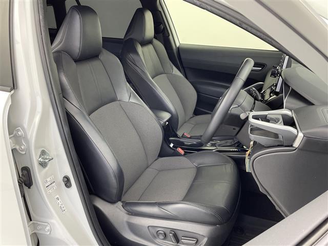 カローラクロス ハイブリッド　Ｚ　禁煙　全方位モニター　ガラスルーフ　レーダークルーズコントロール　シートヒーター　ＥＴＣ　ハーフレザーシート　衝突軽減ブレーキ　レーンキープアシスト　オートハイビーム　ブラインドスポットモニター（17枚目）