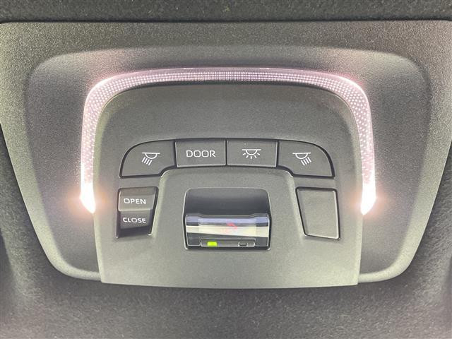 カローラクロス ハイブリッド　Ｚ　禁煙　全方位モニター　ガラスルーフ　レーダークルーズコントロール　シートヒーター　ＥＴＣ　ハーフレザーシート　衝突軽減ブレーキ　レーンキープアシスト　オートハイビーム　ブラインドスポットモニター（31枚目）