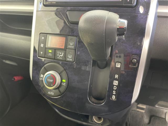 タント カスタムＸ　トップエディションリミテッドＳＡＩＩＩ　純正ナビ　全方位モニター　シートヒーター　両側パワースライドドア　衝突軽減ブレーキ　レーンキープアシスト　オートマチックハイビーム　ハーフレザーシート　前方ドライブレコーダー　スマートキー（7枚目）