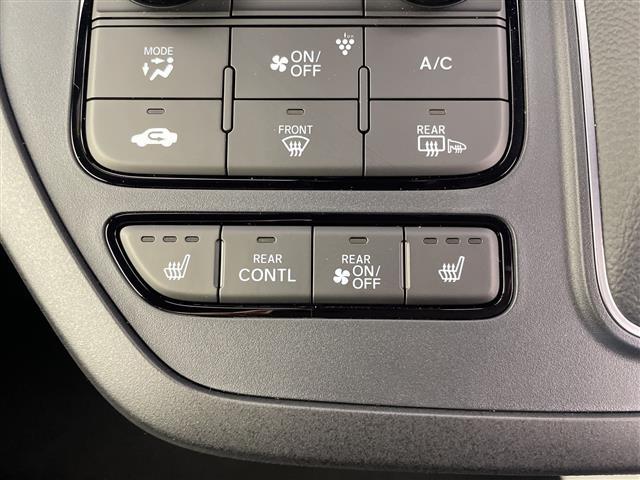 ステップワゴン ｅ：ＨＥＶスパーダ　登録済未使用　純正１１インチナビ　１５インチフリップダウンモニター　両側パワースライドドア　バックカメラ　シートヒーター　衝突軽減　コーナーセンサー　レーンキープ　電動リアゲート　追従クルコン（8枚目）