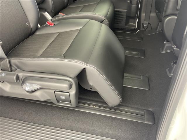 ステップワゴン ｅ：ＨＥＶスパーダ　登録済未使用　純正１１インチナビ　１５インチフリップダウンモニター　両側パワースライドドア　バックカメラ　シートヒーター　衝突軽減　コーナーセンサー　レーンキープ　電動リアゲート　追従クルコン（29枚目）