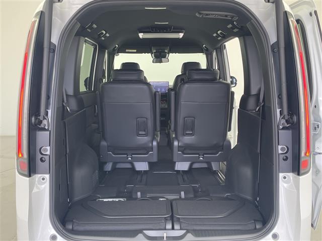 ステップワゴン ｅ：ＨＥＶスパーダ　登録済未使用　純正１１インチナビ　１５インチフリップダウンモニター　両側パワースライドドア　バックカメラ　シートヒーター　衝突軽減　コーナーセンサー　レーンキープ　電動リアゲート　追従クルコン（30枚目）