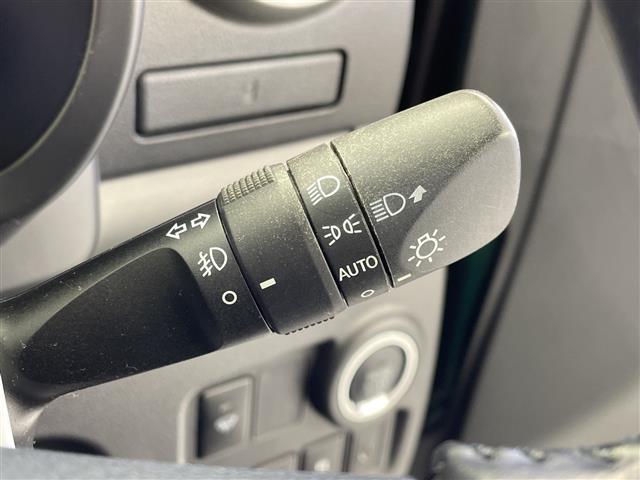 ブーン シルク　Ｇパッケージ　ＳＡＩＩ　禁煙　純正ナビ　バックカメラ　シートヒーター　ビルドインＥＴＣ　衝突軽減　レーンキープ　コーナーセンサー　Ｂｌｕｅｔｏｏｔｈ　フルセグ　ＤＶＤ　ＣＤ　スマートキー　スペアキー（11枚目）