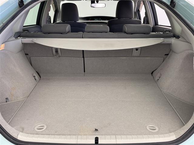 プリウス Ｓ　禁煙　純正ナビ　バックカメラ　ドラレコ　ビルドインＥＴＣ　Ｂｌｕｅｔｏｏｔｈ　フルセグ　ＤＶＤ　ＣＤ　ＳＤ　スペアキー　スマートキー　オートライト（12枚目）