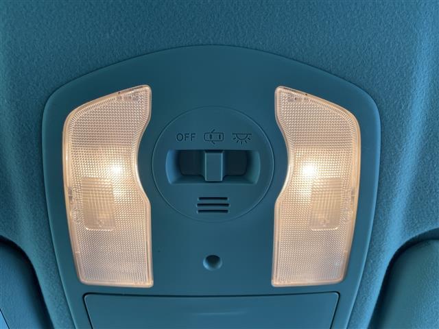 プリウス Ｓ　禁煙　純正ナビ　バックカメラ　ドラレコ　ビルドインＥＴＣ　Ｂｌｕｅｔｏｏｔｈ　フルセグ　ＤＶＤ　ＣＤ　ＳＤ　スペアキー　スマートキー　オートライト（26枚目）