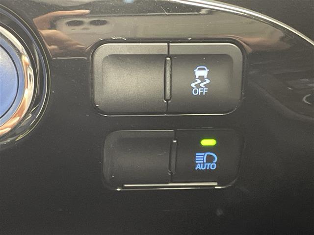 プリウス Ｓツーリングセレクション　禁煙　純正ナビ　バックカメラ　シートヒーター　ビルドインＥＴＣ　追従クルコン　衝突軽減　クリアランスソナー　レーンキープ　Ｂｌｕｅｔｏｏｔｈ　フルセグ　ＤＶＤ　ＣＤ　スペアキー　オートハイビーム（20枚目）