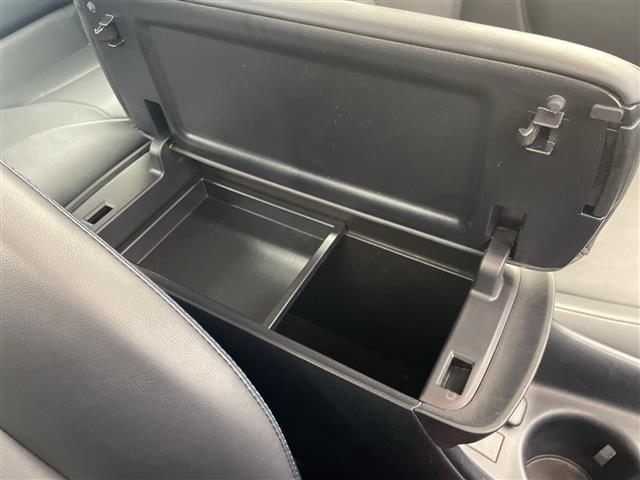 プリウス Ｓツーリングセレクション　禁煙　純正ナビ　バックカメラ　シートヒーター　ビルドインＥＴＣ　追従クルコン　衝突軽減　クリアランスソナー　レーンキープ　Ｂｌｕｅｔｏｏｔｈ　フルセグ　ＤＶＤ　ＣＤ　スペアキー　オートハイビーム（24枚目）