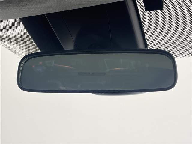 プリウス Ｓツーリングセレクション　禁煙　純正ナビ　バックカメラ　シートヒーター　ビルドインＥＴＣ　追従クルコン　衝突軽減　クリアランスソナー　レーンキープ　Ｂｌｕｅｔｏｏｔｈ　フルセグ　ＤＶＤ　ＣＤ　スペアキー　オートハイビーム（25枚目）