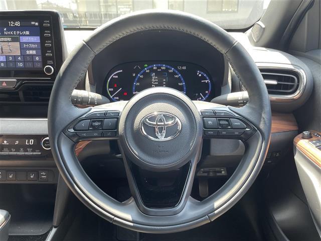 ヤリスクロス ハイブリッドＺ　アドベンチャー　純正８インチナビ／フルセグテレビ／バックカメラ／セーフティセンス／ビルトインＥＴＣ／ブラインドスポットモニター／ＬＥＤヘッドライト／オートライト／パワーシート／シートヒーター／ＡＣ１００Ｖ（10枚目）