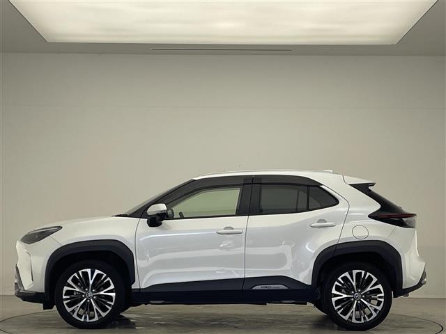 ヤリスクロス ハイブリッドＺ　アドベンチャー　純正８インチナビ／フルセグテレビ／バックカメラ／セーフティセンス／ビルトインＥＴＣ／ブラインドスポットモニター／ＬＥＤヘッドライト／オートライト／パワーシート／シートヒーター／ＡＣ１００Ｖ（32枚目）