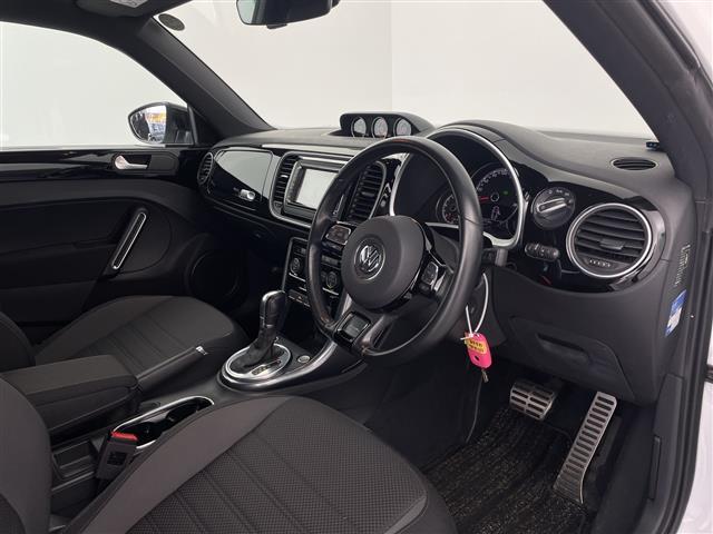 ザ・ビートル ２．０Ｒライン　純正ナビ　フルセグＴＶ　Ｂｌｕｅｔｏｏｔｈ　ＤＶＤ再生　バックカメラ　リヤトラフィックアラート　ブラインドスポットディテクション　ＨＩＤヘッドライト　衝突被害軽減ブレーキ　パークディスタンスコントロー（25枚目）