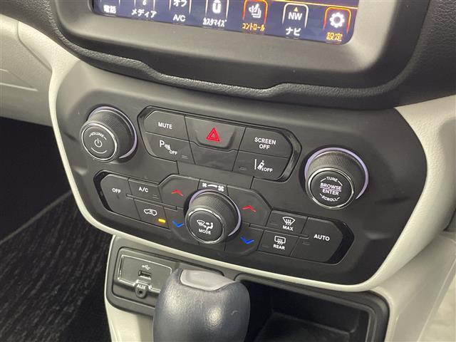 ジープ・レネゲード リミテッド　純正ナビ　フルセグＴＶ　Ｂｌｕｅｔｏｏｔｈ　バックカメラ　ＬＥＤヘッドライト　ビルトインＥＴＣ２．０　　衝突被害軽減ブレーキ　レーンキープアシスト　オートハイビーム　コーナーセンサー（7枚目）