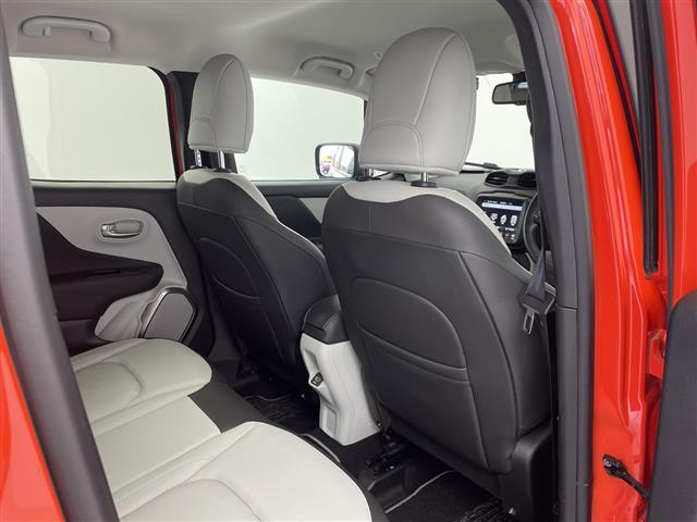 ジープ・レネゲード リミテッド　純正ナビ　フルセグＴＶ　Ｂｌｕｅｔｏｏｔｈ　バックカメラ　ＬＥＤヘッドライト　ビルトインＥＴＣ２．０　　衝突被害軽減ブレーキ　レーンキープアシスト　オートハイビーム　コーナーセンサー（17枚目）