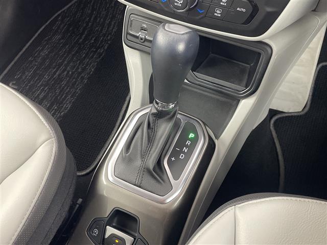 ジープ・レネゲード リミテッド　純正ナビ　フルセグＴＶ　Ｂｌｕｅｔｏｏｔｈ　バックカメラ　ＬＥＤヘッドライト　ビルトインＥＴＣ２．０　　衝突被害軽減ブレーキ　レーンキープアシスト　オートハイビーム　コーナーセンサー（29枚目）