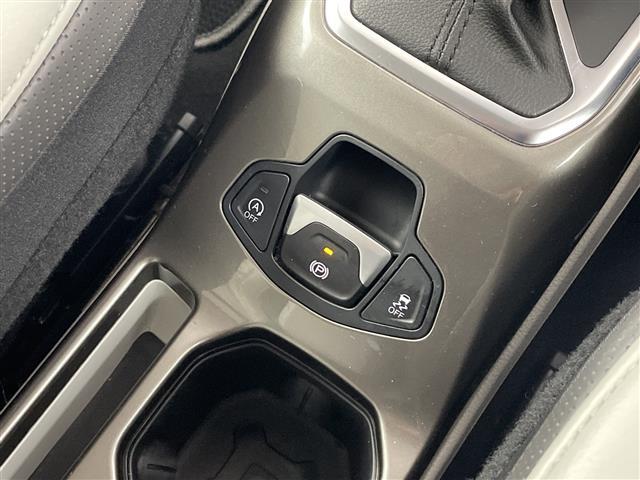 ジープ・レネゲード リミテッド　純正ナビ　フルセグＴＶ　Ｂｌｕｅｔｏｏｔｈ　バックカメラ　ＬＥＤヘッドライト　ビルトインＥＴＣ２．０　　衝突被害軽減ブレーキ　レーンキープアシスト　オートハイビーム　コーナーセンサー（31枚目）