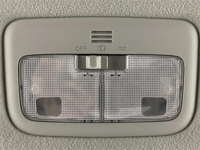 シエンタ ハイブリッドＧ　プリクラッシュセーフティー　オートマチックハイビーム　社外ＳＤナビ　ＣＤ／ＤＶＤ／Ｂｌｕｅｔｏｏｔｈ／フルセグ　バックカメラ　両側パワースライドドア　革巻きステアリング　純正１５インチＡＷ（20枚目）
