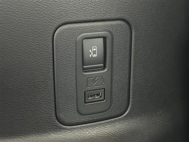 セレナ ハイウェイスターV アーバンクロム セーフティパックA エマージェンシーブレーキ 純正SDナビ 全周囲カメラ ETC 両側パワースライドドア カー標識検知機能 踏み間違い防止アシスト 後側方支援 アイドリングストップ LEDヘッドライト(9枚目)