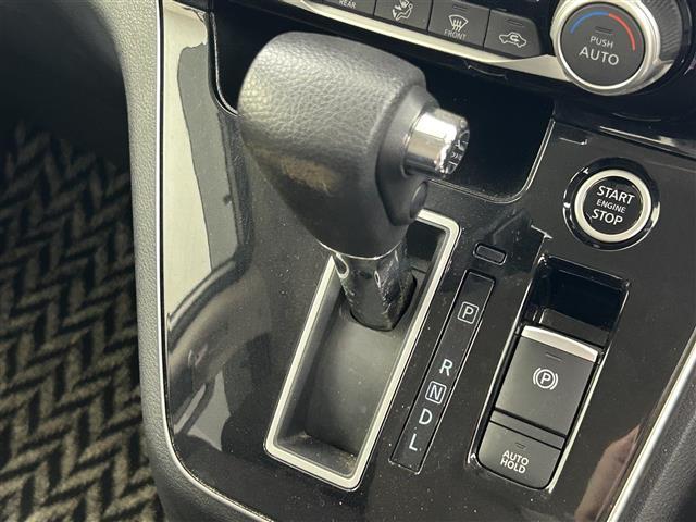 セレナ ハイウェイスターV アーバンクロム セーフティパックA エマージェンシーブレーキ 純正SDナビ 全周囲カメラ ETC 両側パワースライドドア カー標識検知機能 踏み間違い防止アシスト 後側方支援 アイドリングストップ LEDヘッドライト(20枚目)