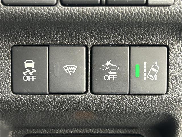 フリードハイブリッド ハイブリッド・EX ホンダセンシング 衝突軽減ブレーキ 先行車発進お知らせ機能 路外逸脱抑制機能 標識認識機能 アダプティブ・クルーズコントロール 車線維持支援システム 誤発進抑制機能 オートマチックハイビーム(5枚目)