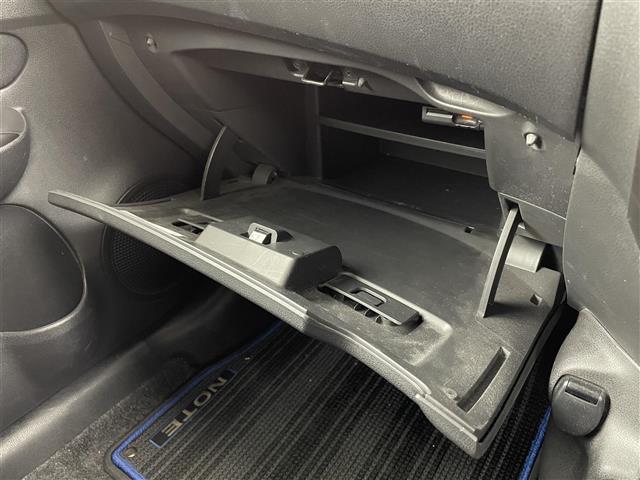ノート e-パワー X ブラックアロー 禁煙車 エマージェンシーブレーキ 踏み間違え防止機能 踏み間違い防止アシスト 標識認識機能 ハイビームアシスト 純正ナビ (Bluetooth/CD/DVD) フルセグTV アラウンドビューモニター(22枚目)