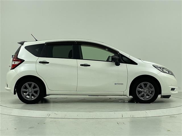 ノート e-パワー X ブラックアロー 禁煙車 エマージェンシーブレーキ 踏み間違え防止機能 踏み間違い防止アシスト 標識認識機能 ハイビームアシスト 純正ナビ (Bluetooth/CD/DVD) フルセグTV アラウンドビューモニター(35枚目)