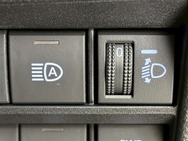 ヴォクシー ハイブリッドS-Z 純正8インチナビ パノラミックビューモニター トヨタチームメイト レーダークルーズコントロール レーンキープアシスト プリクラッシュセーフティ ブラインドスポットモニター シートヒーター ETC 禁煙(5枚目)