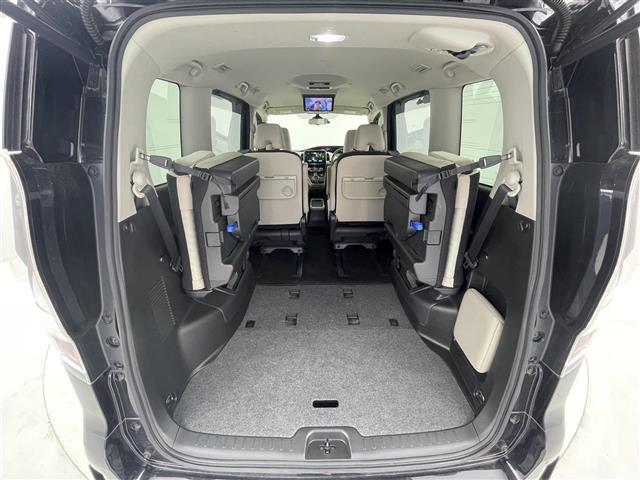 セレナ e-パワー ハイウェイスターV 禁煙車 プロパイロット エマージェンシーブレーキ フリップダウンモニター 純正メモリナビ アラウンドビューモニター 両側パワースライドドア LEDオートライト 純正15インチアルミホイール ETC(29枚目)