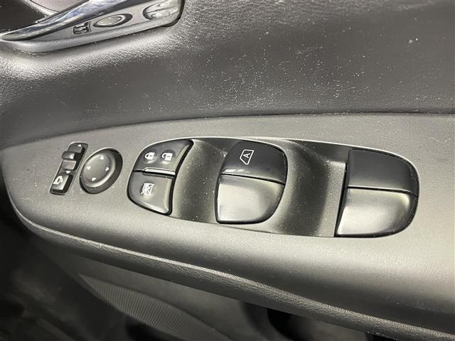 セレナ ハイウェイスター 禁煙 エマージェンシーブレーキ 純正メモリナビ フルセグTV アラウンドビューモニター 両側パワースライドドア クルーズコントロール LEDオートライト フォグランプ 純正16インチアルミホイール(14枚目)