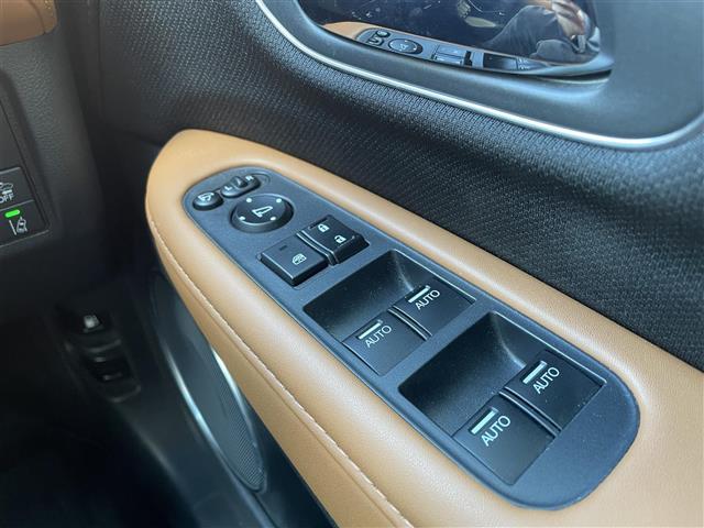 ヴェゼル ハイブリッドZ・ホンダセンシング ホンダセンシング追従式クルコン車線逸脱衝突軽減ブレーキ純正SDナビゲーションBT/CD/DVD/フルセグ/FM/AMバックカメラハーフレザー前席シートヒーター純正17インチアルミ革巻ステアリングETC(17枚目)