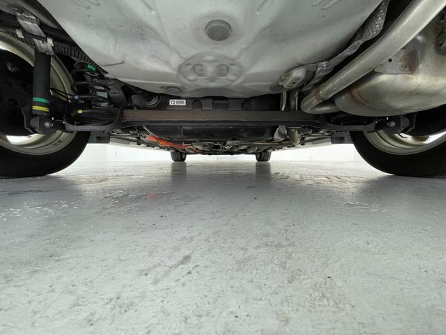 アクア 　トヨタセーフティセンス　衝突軽減　社外エアロ　純正ＳＤナビ　フルセグＴＶ　ＤＶＤ　Ｂｌｕｅｔｏｏｔｈ　バックカメラ　オートライト　フォグランプ　ＥＴＣ　プッシュスタート　社外１５インチアルミホイール（43枚目）