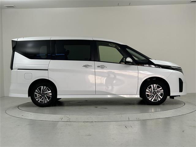 セレナ e-パワー ハイウェイスターV e-powerプロパイロットインテリジェントクルーズ・車線逸脱・側方支援・後方支援・踏み間違い防止・ふらつき警報純正12.3ディスプレイオーディオ BT/フルセグ/FM/AM(35枚目)