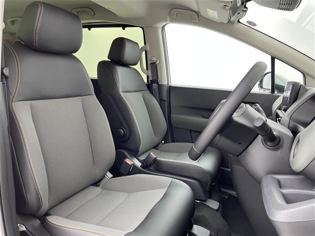 フリード e:HEVクロスター ホンダセンシング 純正メモリナビ フルセグTV バックカメラ 両側パワースライドドア LEDオートライト フォグランプ 合皮ハーフレザーシート シートヒーター 純正15インチアルミホイール(8枚目)