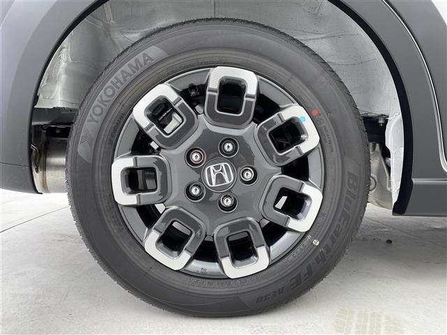 フリード e:HEVクロスター ホンダセンシング 純正メモリナビ フルセグTV バックカメラ 両側パワースライドドア LEDオートライト フォグランプ 合皮ハーフレザーシート シートヒーター 純正15インチアルミホイール(40枚目)