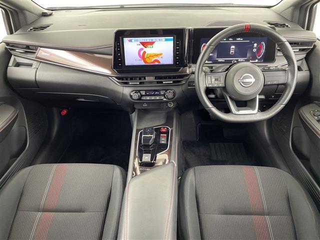 オーラ ニスモ 衝突軽減システム 横滑り防止アシスト レーンキープアシスト 純正ナビ CD/DVD/Bluetooth/フルセグ アラウンドビューモニター ブラインドスポットモニター バックカメラ LEDヘッドライト(3枚目)