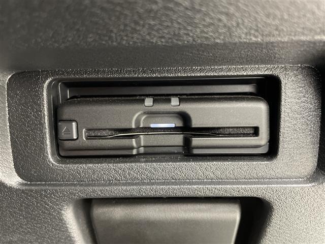 オーラ ニスモ 衝突軽減システム 横滑り防止アシスト レーンキープアシスト 純正ナビ CD/DVD/Bluetooth/フルセグ アラウンドビューモニター ブラインドスポットモニター バックカメラ LEDヘッドライト(10枚目)