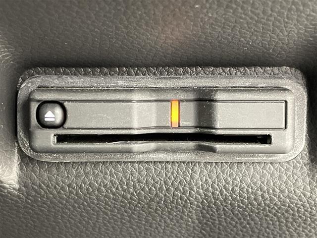 ステップワゴン ｅ：ＨＥＶスパーダ　純正１１．４型ナビ　Ｂカメラ　両側パワスラ　パワーバックドア　ハーフレザーシート　前席シートヒーター　　ＥＴＣ　ＣＭＢＳ　ＡＣＣ先行車検知　ＬＫＡＳ　ＢＳＭ　先行車発進　標識認識機能　踏み間違い衝突軽（6枚目）