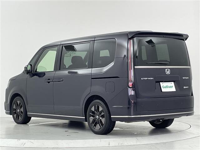 ステップワゴン ｅ：ＨＥＶスパーダ　純正１１．４型ナビ　Ｂカメラ　両側パワスラ　パワーバックドア　ハーフレザーシート　前席シートヒーター　　ＥＴＣ　ＣＭＢＳ　ＡＣＣ先行車検知　ＬＫＡＳ　ＢＳＭ　先行車発進　標識認識機能　踏み間違い衝突軽（10枚目）