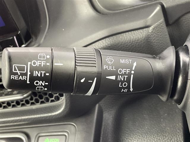 ステップワゴン ｅ：ＨＥＶスパーダ　純正１１．４型ナビ　Ｂカメラ　両側パワスラ　パワーバックドア　ハーフレザーシート　前席シートヒーター　　ＥＴＣ　ＣＭＢＳ　ＡＣＣ先行車検知　ＬＫＡＳ　ＢＳＭ　先行車発進　標識認識機能　踏み間違い衝突軽（15枚目）