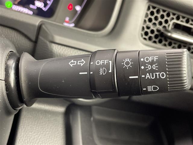 ステップワゴン ｅ：ＨＥＶスパーダ　純正１１．４型ナビ　Ｂカメラ　両側パワスラ　パワーバックドア　ハーフレザーシート　前席シートヒーター　　ＥＴＣ　ＣＭＢＳ　ＡＣＣ先行車検知　ＬＫＡＳ　ＢＳＭ　先行車発進　標識認識機能　踏み間違い衝突軽（16枚目）