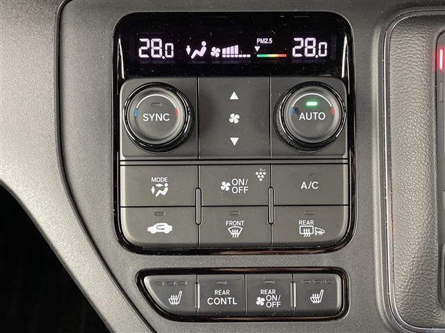 ステップワゴン ｅ：ＨＥＶスパーダ　純正１１．４型ナビ　Ｂカメラ　両側パワスラ　パワーバックドア　ハーフレザーシート　前席シートヒーター　　ＥＴＣ　ＣＭＢＳ　ＡＣＣ先行車検知　ＬＫＡＳ　ＢＳＭ　先行車発進　標識認識機能　踏み間違い衝突軽（19枚目）