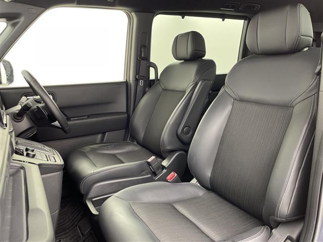 ステップワゴン ｅ：ＨＥＶスパーダ　純正１１．４型ナビ　Ｂカメラ　両側パワスラ　パワーバックドア　ハーフレザーシート　前席シートヒーター　　ＥＴＣ　ＣＭＢＳ　ＡＣＣ先行車検知　ＬＫＡＳ　ＢＳＭ　先行車発進　標識認識機能　踏み間違い衝突軽（21枚目）